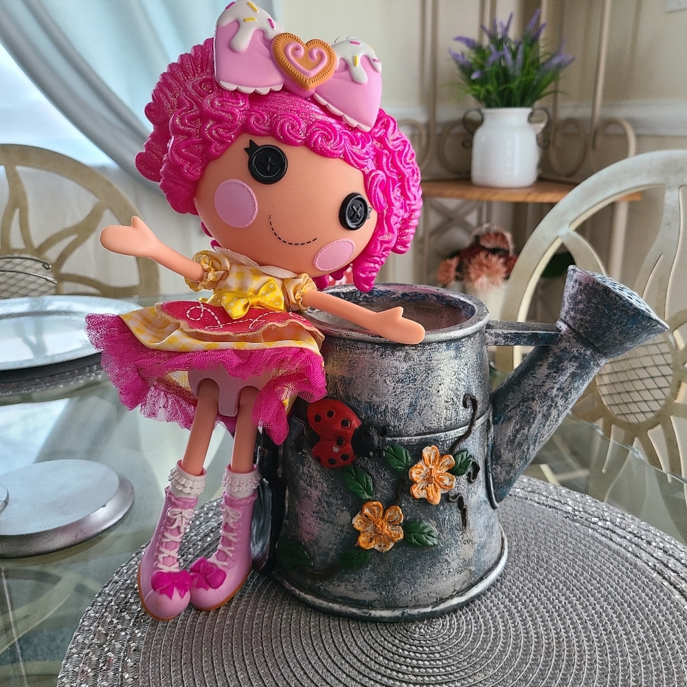 Lalaloopsy  super silly  Discontinued .